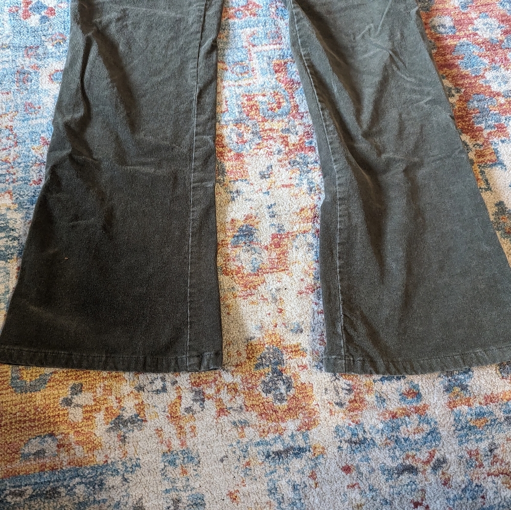 Sanctuary Women's 30 Corduroy Olive Green Khaki Flare Leg Pants Zip Front Pocket - Picture 4 of 12